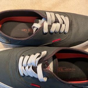 Men’s size 9 Levi Strauss& co shoes